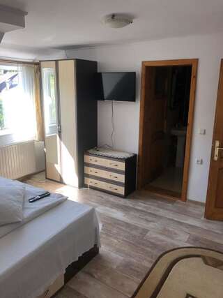 Загородные дома Pensiunea Simona Бран Двухместный номер с 1 кроватью и балконом-3